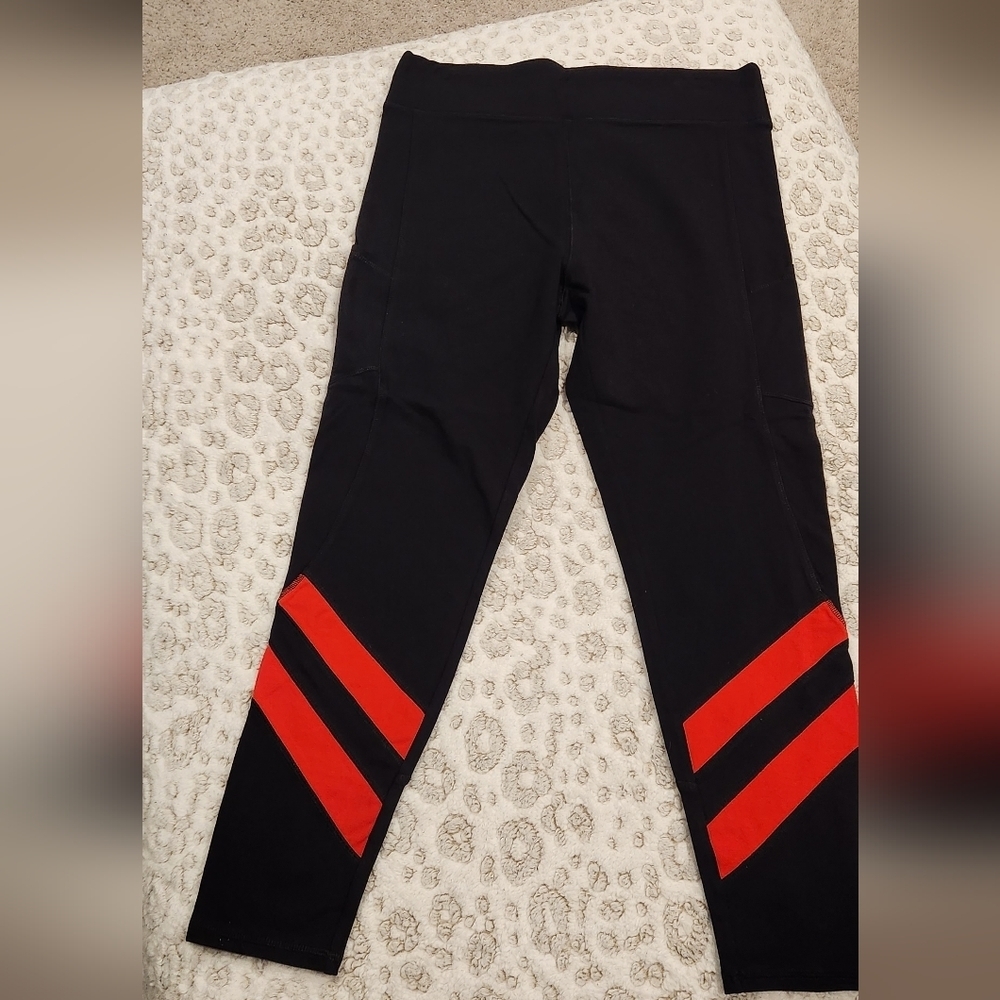 NWT Flirtitude Active 7/8 XL Leggings with pockets and red line design NWT
